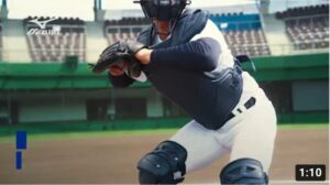 自在に操れるキャッチャーミット「號」 -SAKEBI-