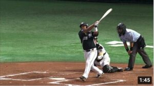 里崎、デッカイ一発 2号ソロHRで追加点 2013.08.28 H-M